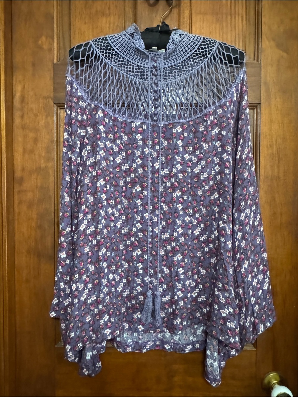 EASEL LACE YOKE BLOUSE SIZE SMALL
